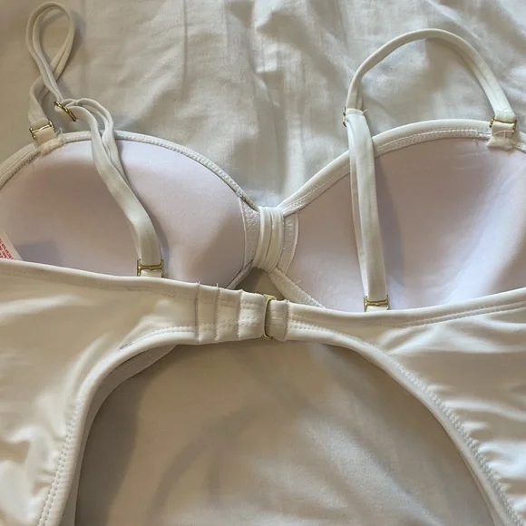 Cut out one piece bathing suit - Picture 7 of 7